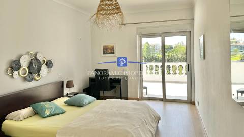 Moradia T3+, com Enorme Piso Inferior Renovado para Atividades Polivalentes, Lagos