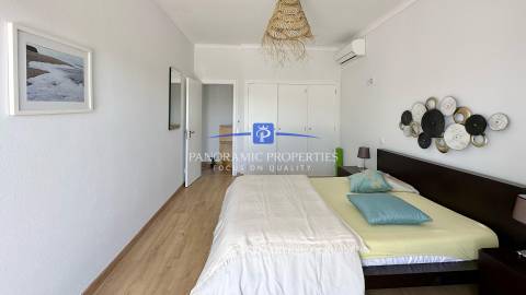 Moradia T3+, com Enorme Piso Inferior Renovado para Atividades Polivalentes, Lagos