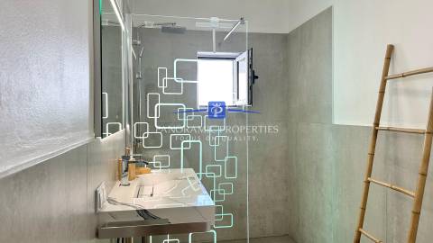 Moradia T3+, com Enorme Piso Inferior Renovado para Atividades Polivalentes, Lagos