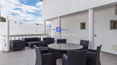 Moradia T3+, com Enorme Piso Inferior Renovado para Atividades Polivalentes, Lagos