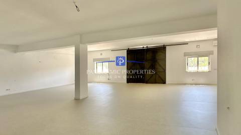 Moradia T3+, com Enorme Piso Inferior Renovado para Atividades Polivalentes, Lagos