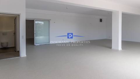 Moradia T3+, com Enorme Piso Inferior Renovado para Atividades Polivalentes, Lagos