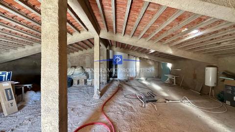 Moradia T3+, com Enorme Piso Inferior Renovado para Atividades Polivalentes, Lagos