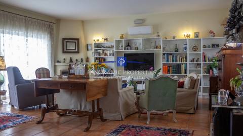 Moderna villa de 4 quartos com piscina e garagem em urbanização tranquila perto de Lagos