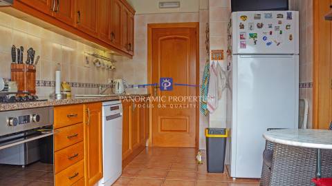 Moderna villa de 4 quartos com piscina e garagem em urbanização tranquila perto de Lagos