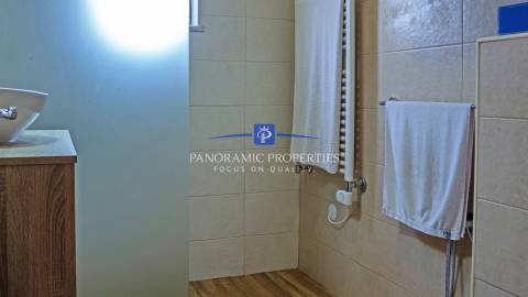 Moderna villa de 4 quartos com piscina e garagem em urbanização tranquila perto de Lagos