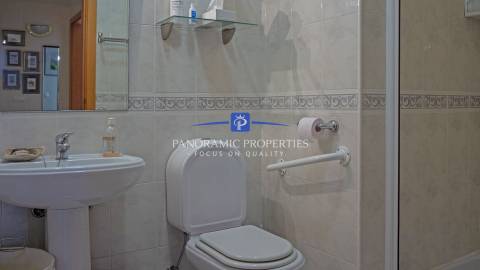 Moderna villa de 4 quartos com piscina e garagem em urbanização tranquila perto de Lagos