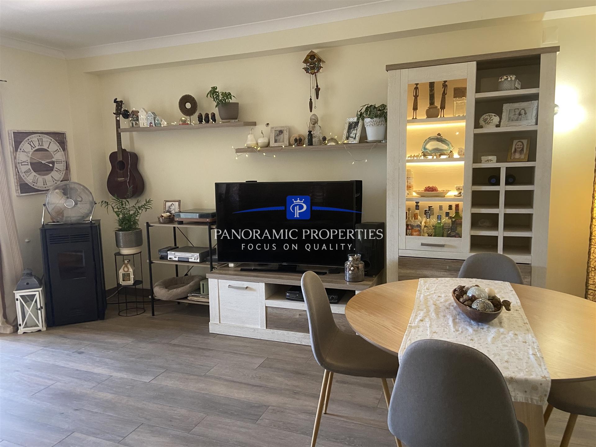 EXCLUSIVO! Encantador apartamento situado no rés do chão com 2 quartos
