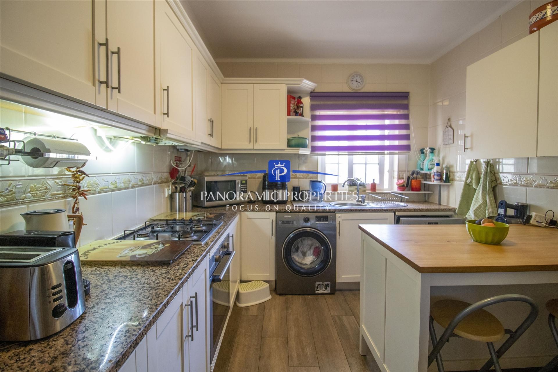 EXCLUSIVO! Encantador apartamento situado no rés do chão com 2 quartos