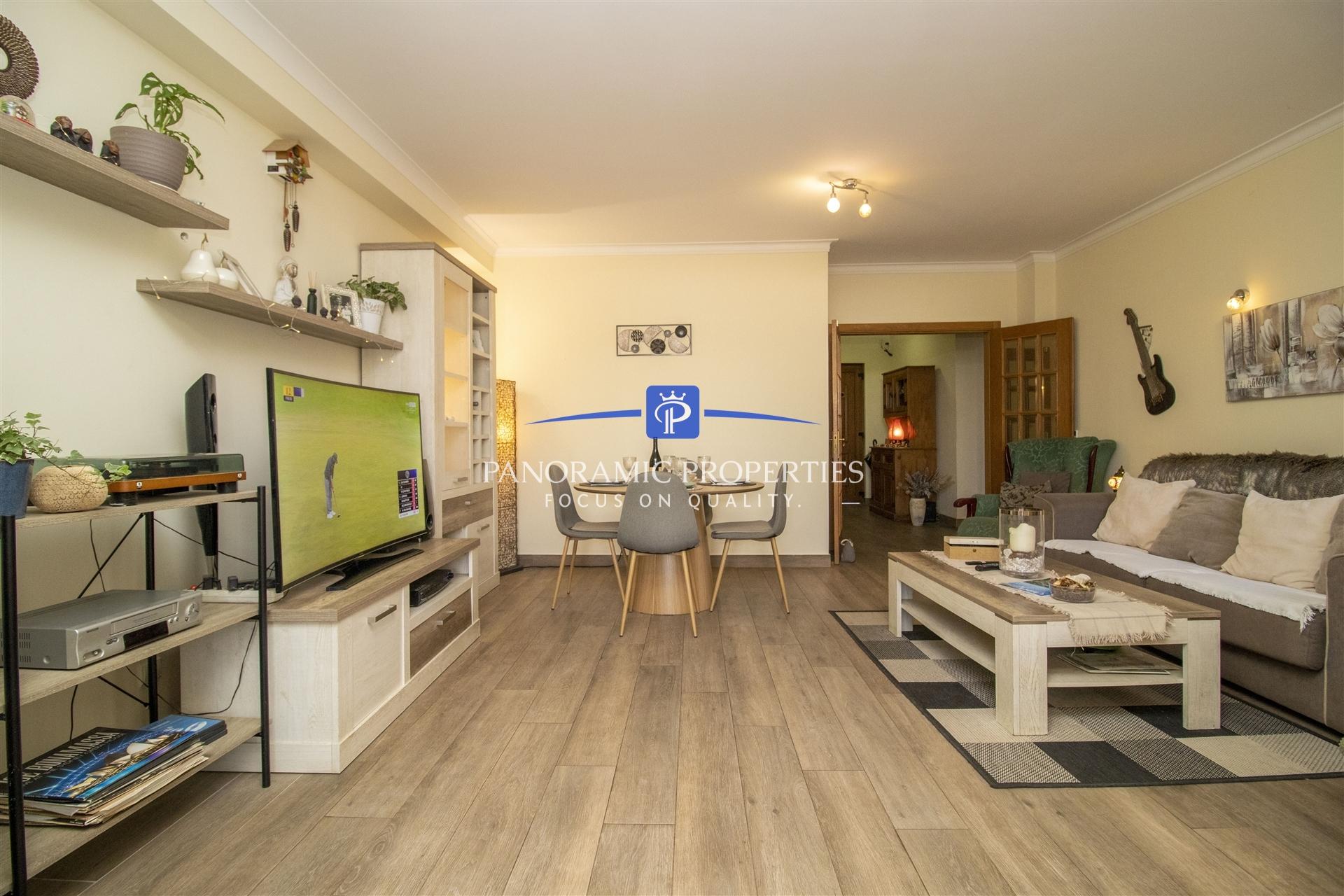 EXCLUSIVO! Encantador apartamento situado no rés do chão com 2 quartos
