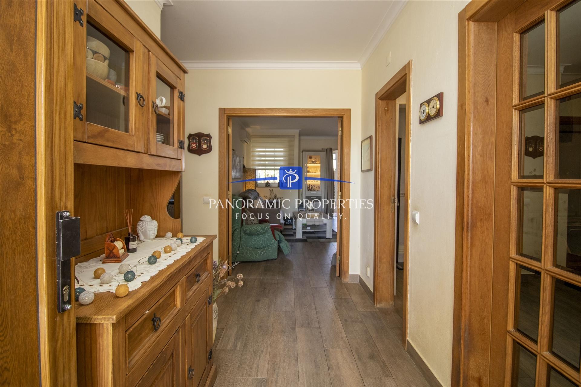 EXCLUSIVO! Encantador apartamento situado no rés do chão com 2 quartos