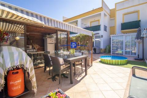 EXCLUSIVO! Encantador apartamento situado no rés do chão com 2 quartos