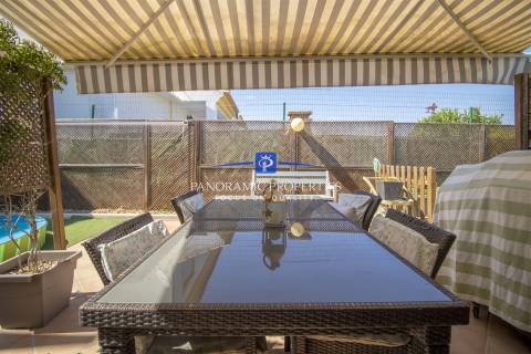 EXCLUSIVO! Encantador apartamento situado no rés do chão com 2 quartos