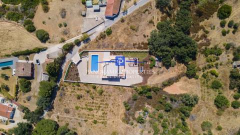 Excelente Moradia T4 com Piscina de Água Salgada Aquecida e Vista Mar