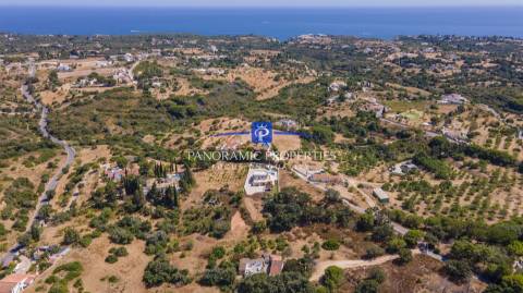 Excelente Moradia T4 com Piscina de Água Salgada Aquecida e Vista Mar