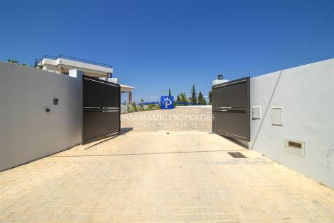 Excelente Moradia T4 com Piscina de Água Salgada Aquecida e Vista Mar