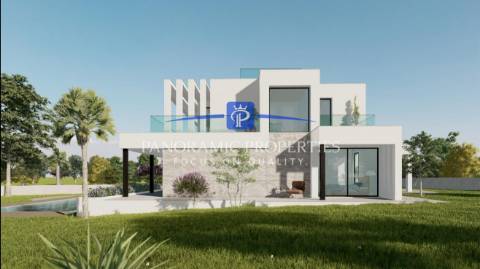 Moradia T4 contemporânea com vista panorâmica para o mar, amplos terraços e acabamentos de luxo.