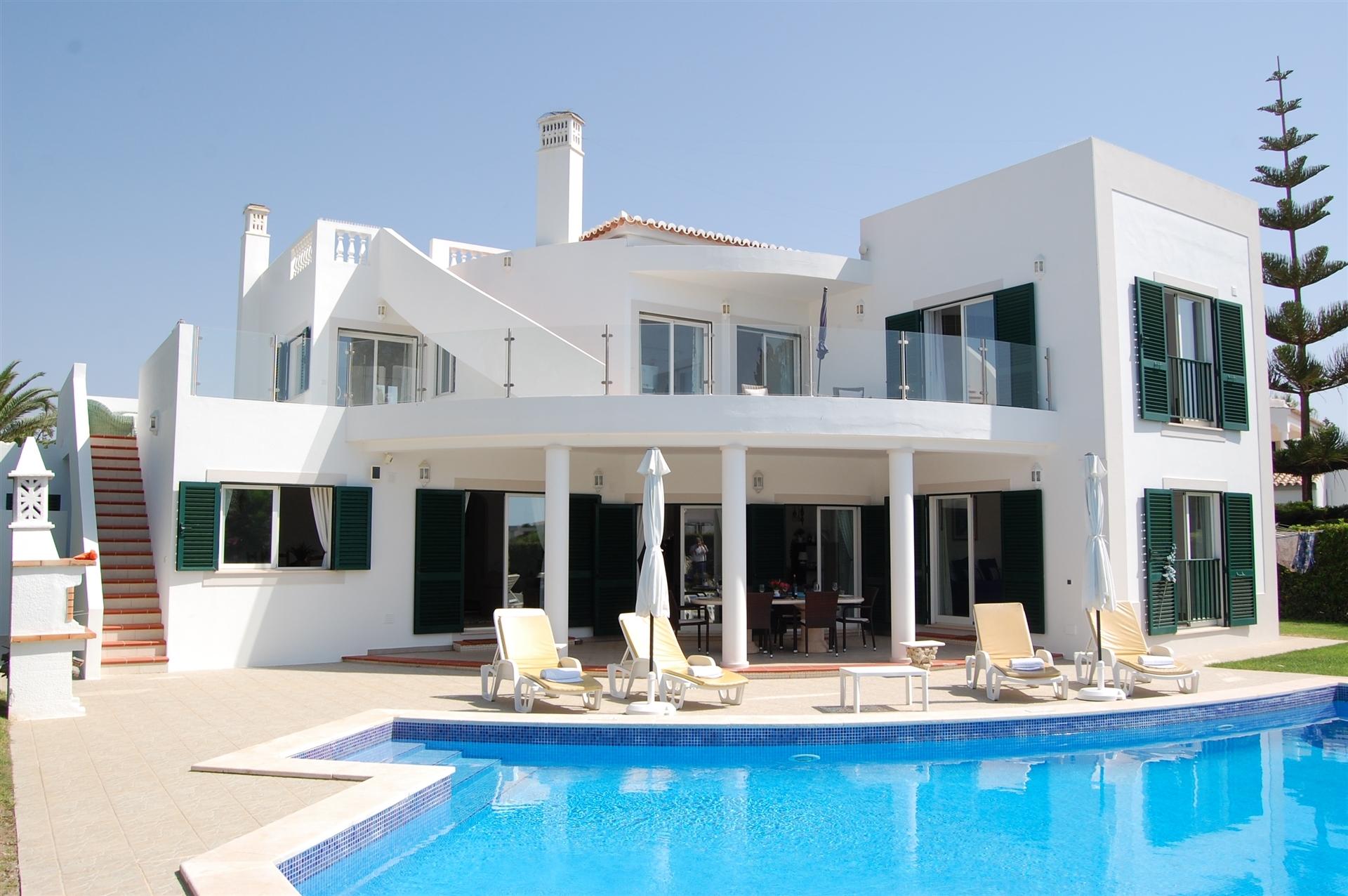 Excepcional Moradia de 4 Quartos com Vista Mar