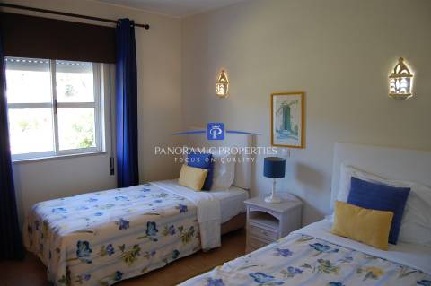 Elegante Apartamento T2 no Prestigioso Resort Rocha Brava