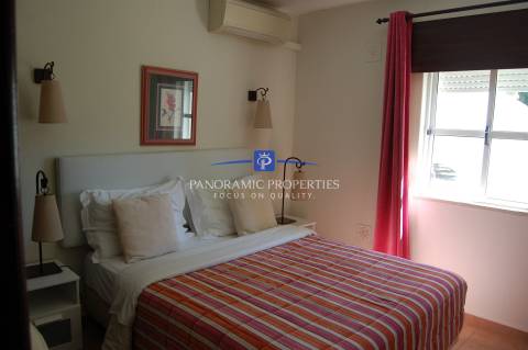 Elegante Apartamento T2 no Prestigioso Resort Rocha Brava