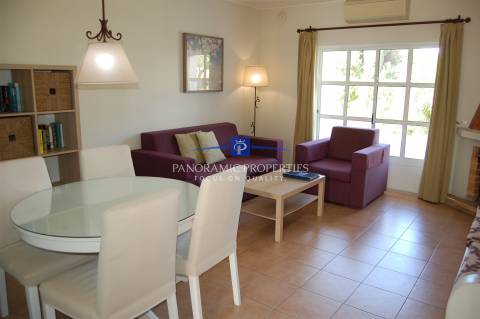 Elegante Apartamento T2 no Prestigioso Resort Rocha Brava