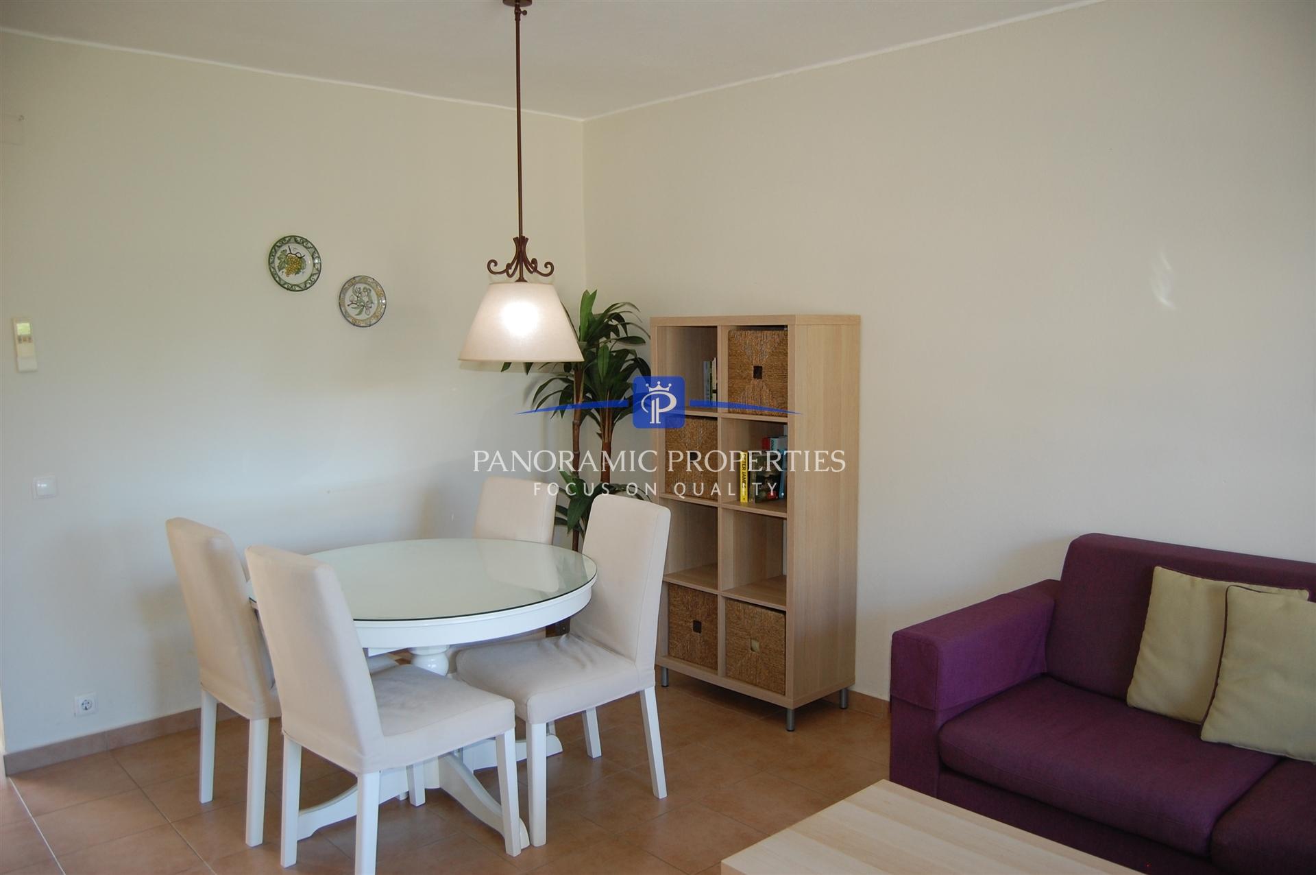 Elegante Apartamento T2 no Prestigioso Resort Rocha Brava