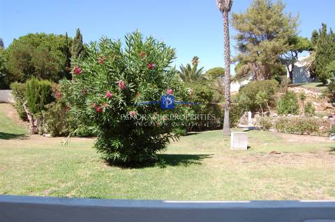 Elegante Apartamento T2 no Prestigioso Resort Rocha Brava