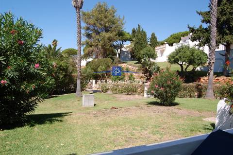 Elegante Apartamento T2 no Prestigioso Resort Rocha Brava