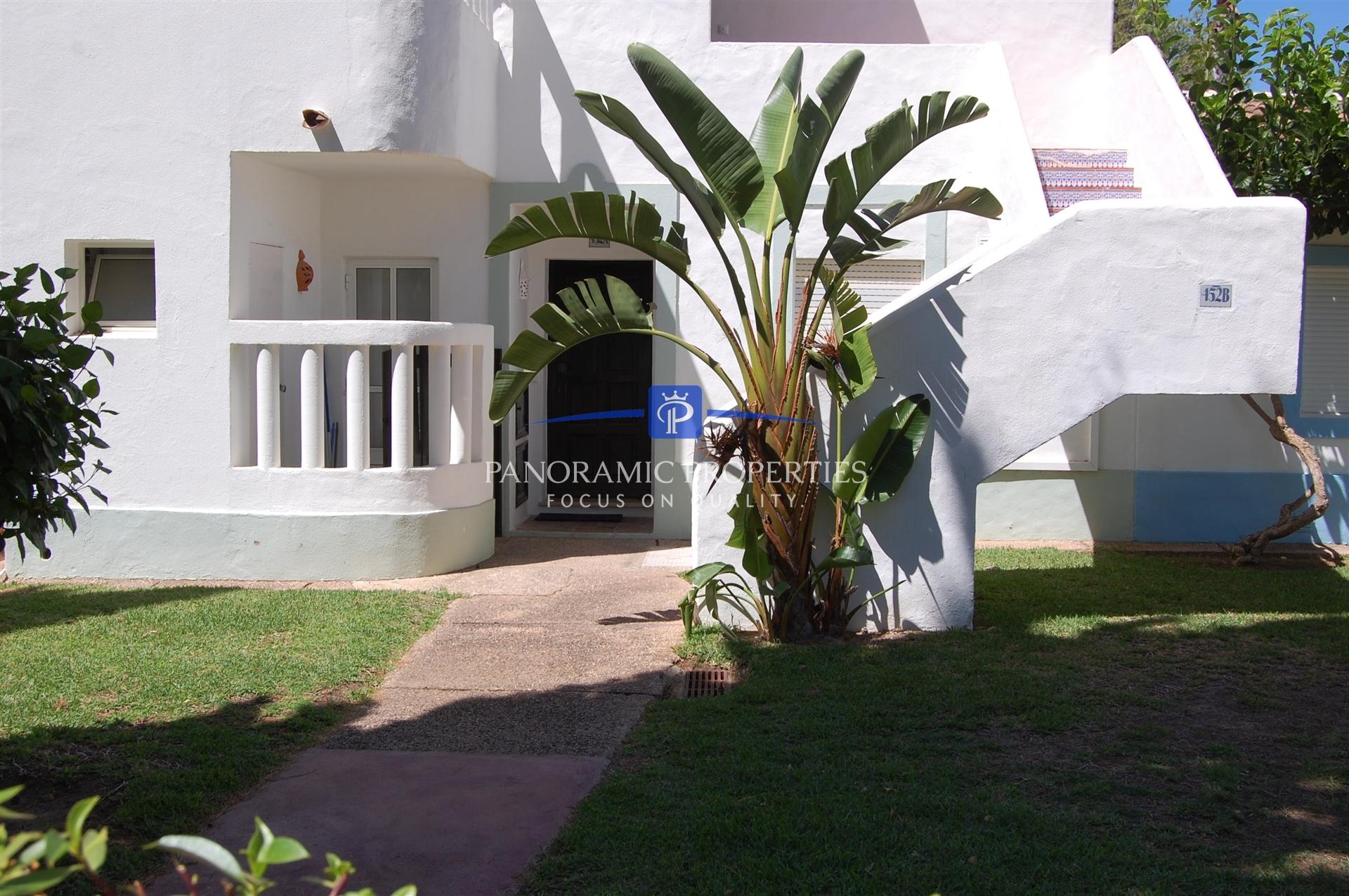 Elegante Apartamento T2 no Prestigioso Resort Rocha Brava