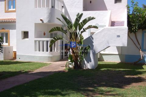 Elegante Apartamento T2 no Prestigioso Resort Rocha Brava