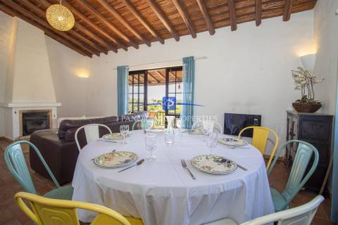 Moradia excepcional com 4 quartos + 1, e piscina