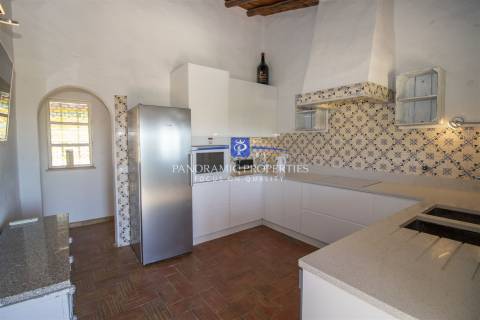 Moradia excepcional com 4 quartos + 1, e piscina