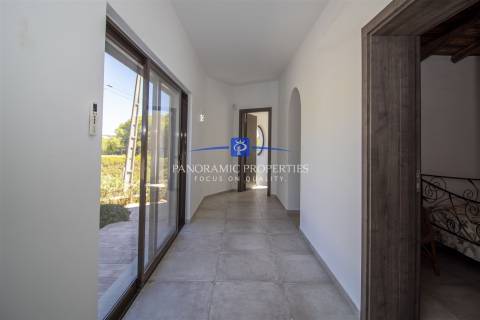 Moradia excepcional com 4 quartos + 1, e piscina