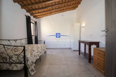 Moradia excepcional com 4 quartos + 1, e piscina