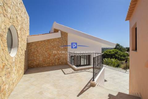 Moradia excepcional com 4 quartos + 1, e piscina