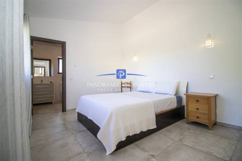 Moradia excepcional com 4 quartos + 1, e piscina