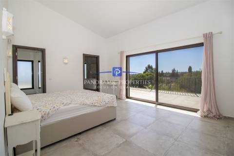 Moradia excepcional com 4 quartos + 1, e piscina