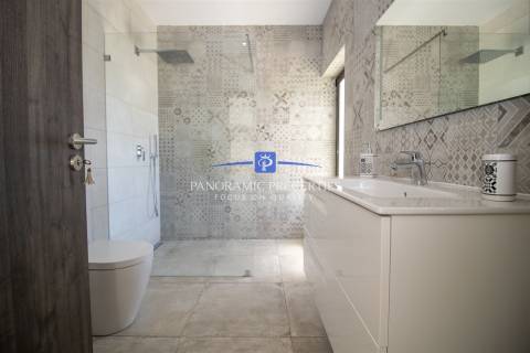 Moradia excepcional com 4 quartos + 1, e piscina