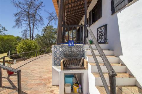 Moradia excepcional com 4 quartos + 1, e piscina