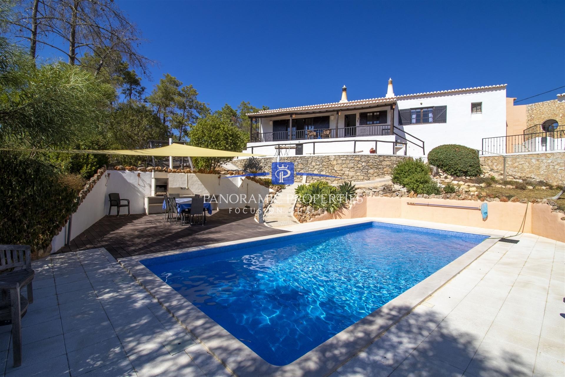 NOVA ANGARIAÇÃO! Moradia excepcional com 4 quartos + 1, e piscina