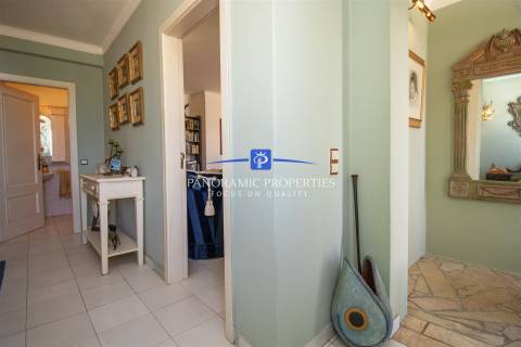 Elegante moradia T4 num generoso terreno privado perto de Carvoeiro