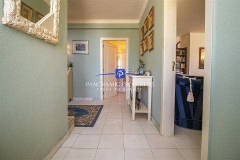 Elegante moradia T4 num generoso terreno privado perto de Carvoeiro