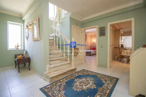 Elegante moradia T4 num generoso terreno privado perto de Carvoeiro