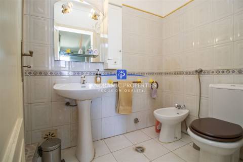 Elegante moradia T4 num generoso terreno privado perto de Carvoeiro