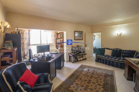 Elegante moradia T4 num generoso terreno privado perto de Carvoeiro