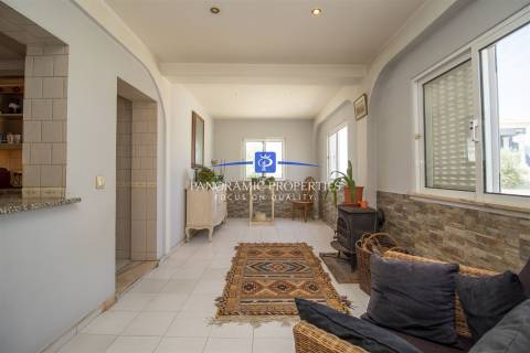 Elegante moradia T4 num generoso terreno privado perto de Carvoeiro