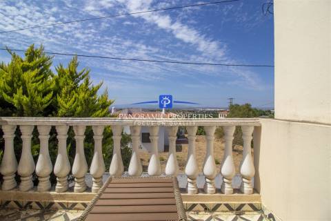 Elegante moradia T4 num generoso terreno privado perto de Carvoeiro