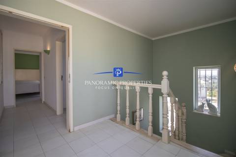 Elegante moradia T4 num generoso terreno privado perto de Carvoeiro
