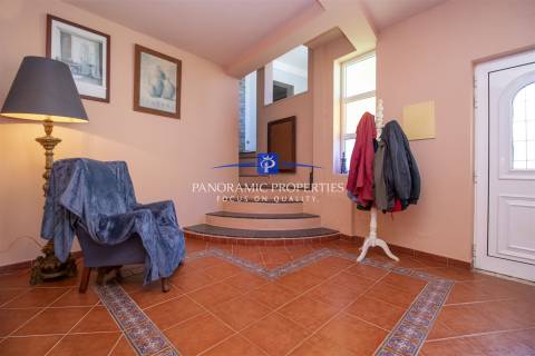 Elegante moradia T4 num generoso terreno privado perto de Carvoeiro