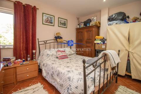 Elegante moradia T4 num generoso terreno privado perto de Carvoeiro